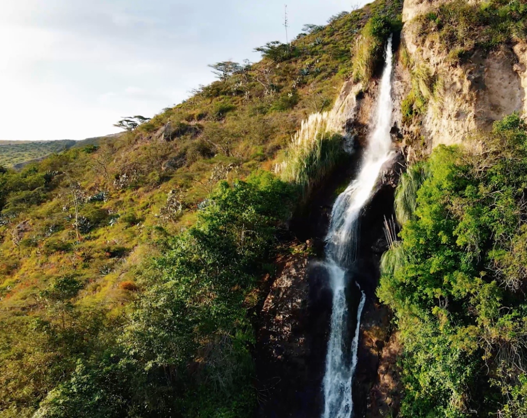 Ojo de Agua — Cascada en El Campanario